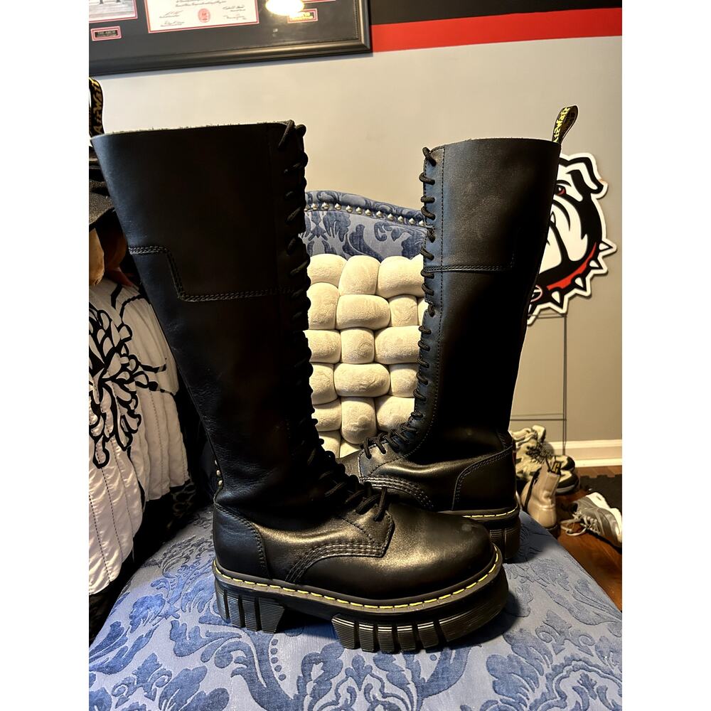 Dt Martens Audrick 20I Knee High size 7/EU 38